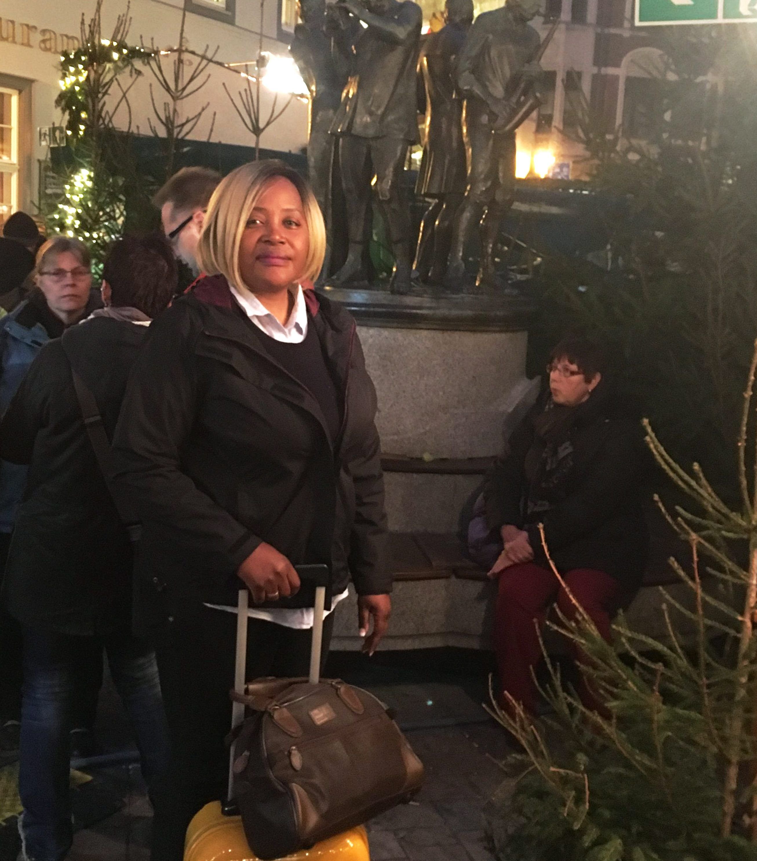 Tandiwe Wheeler wurde in Quedlinburg geboren. Ein Besuch des Weihnachtsmarktes gehörte auch zum Besuchsprogramm.