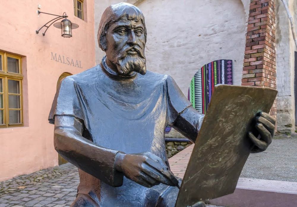 Lucas Cranach hat in Wittenberg eine wichtige Rolle gespielt - im Cranach-Hof findet sich ein Denkmal des berühmten Künstlers.