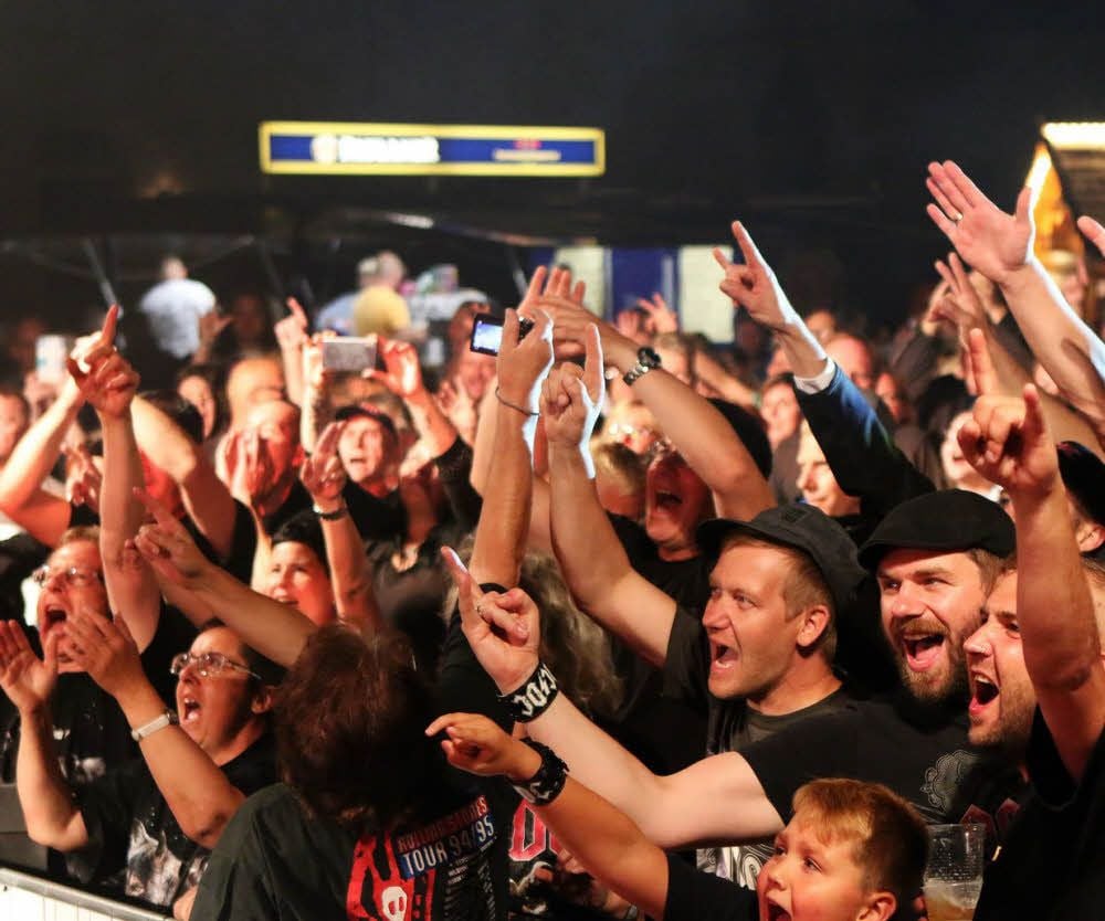 Die Fans sind begeistert gewesen bei Rock im Schloss.