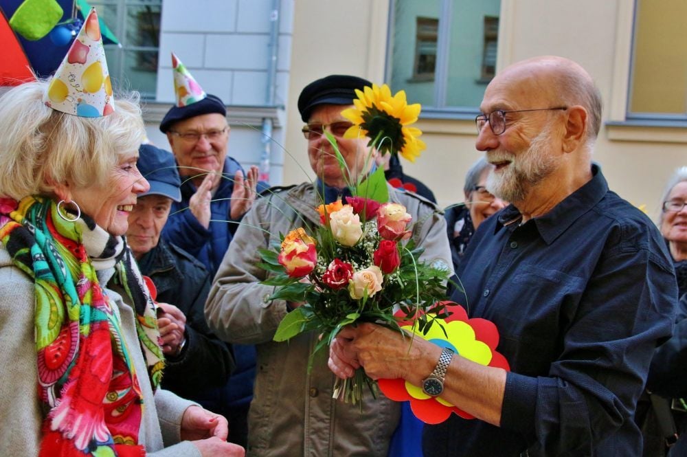 Dass ihm seine „Zöglinge“ zu seinem 75. Geburtstag überraschen, damit hat Hartmut Schmiegel nicht gerechnet.