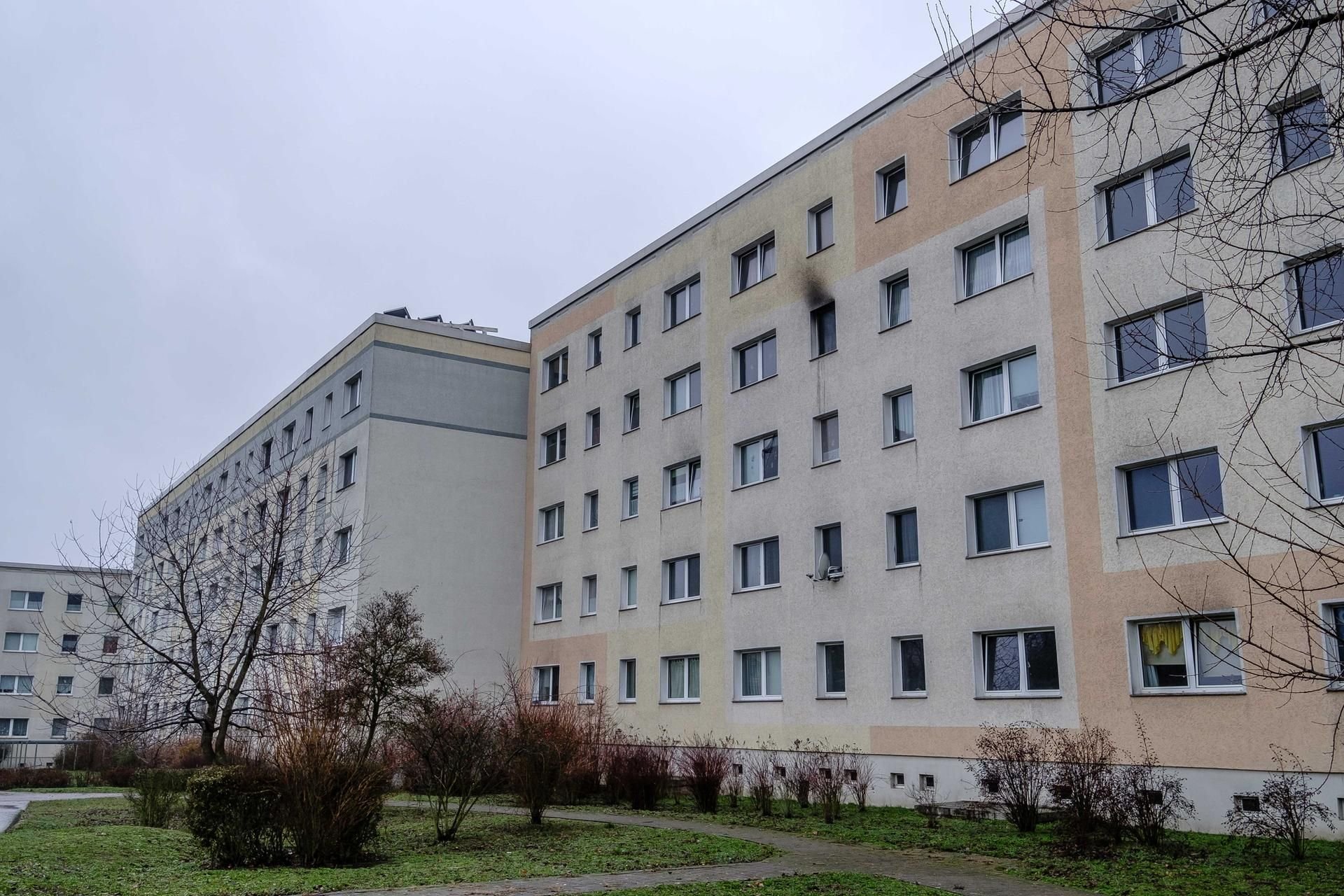 In diesem Block starb am Neujahrsmorgen eine 13-Jährige, zwei Erwachsene wurden schwer verletzt.