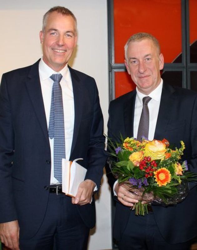 Professor Lutz Fritsche (li.), Medizinischer Vorstand der Johannesstift Diakonie, übergab die Geschäftsführung für das Paul Gerhardt Stift offiziell an Matthias Lauterbach.