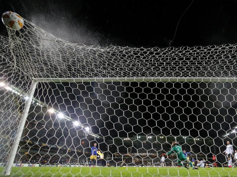 Der Schuss von Leipzigs Matheus Cunha schlägt bei der Europa-League-Partie bei Rosenborg Trondheim zum 3:0-Endstand ein. Foto: Jan Woitas