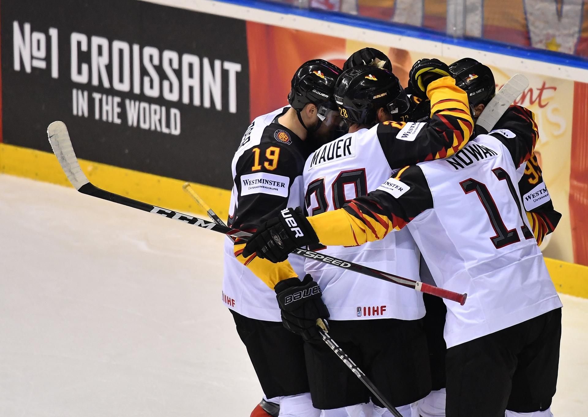 Jubel bei der deutschen Mannschaft im Spiel gegen Dänemark.