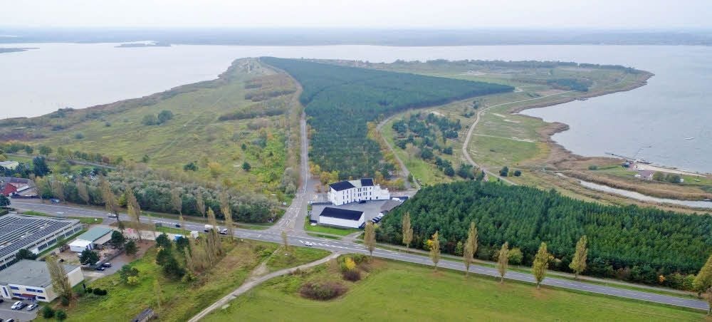 Die GTG-Firmenzentrale steht bereits. Auf der Halbinsel soll auch das „Agora-Resort“ gebaut werden.