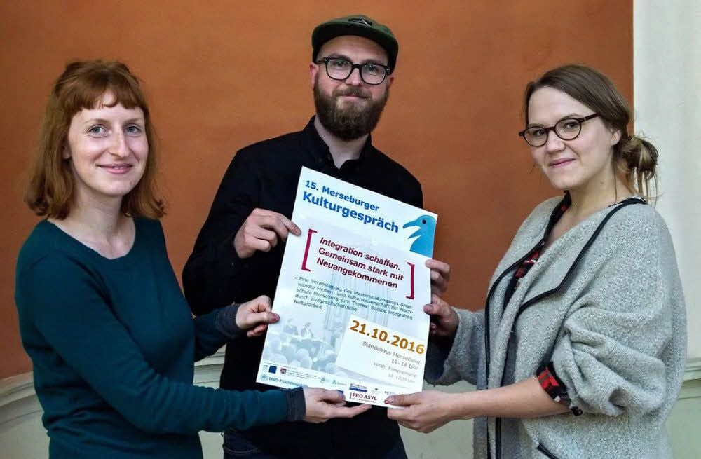 Eszter Dunkl, Jan Batzer und Paula Franke (v.l.) laden zum Kulturgespräch ein.