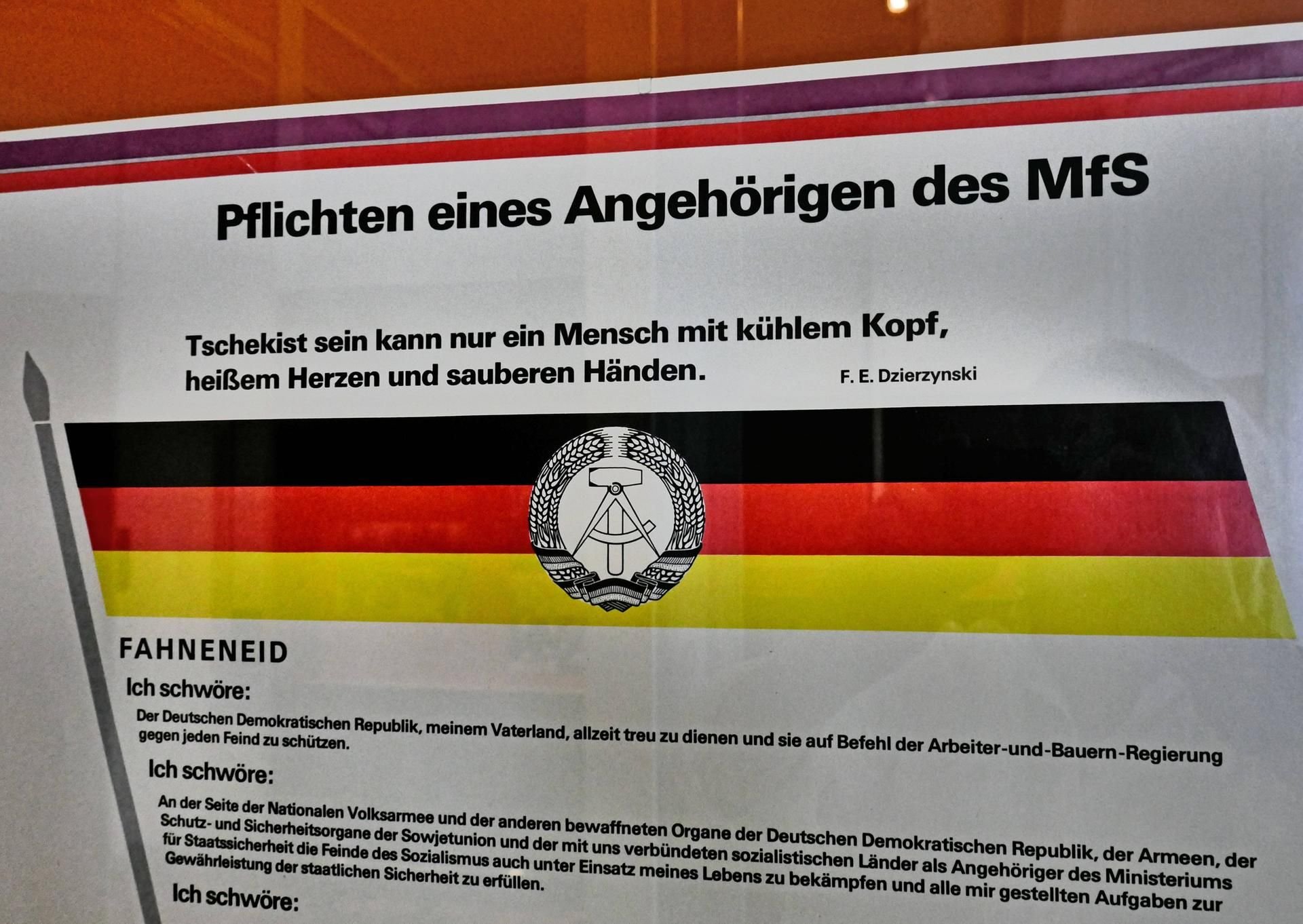 Fahneneid der Angehörigen des MfS