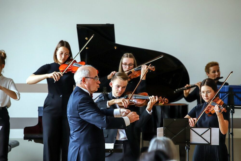 Michael Stolle hat ein Beethoven-Konzert in der Kreismusikschule in Wittenberg geleitet.