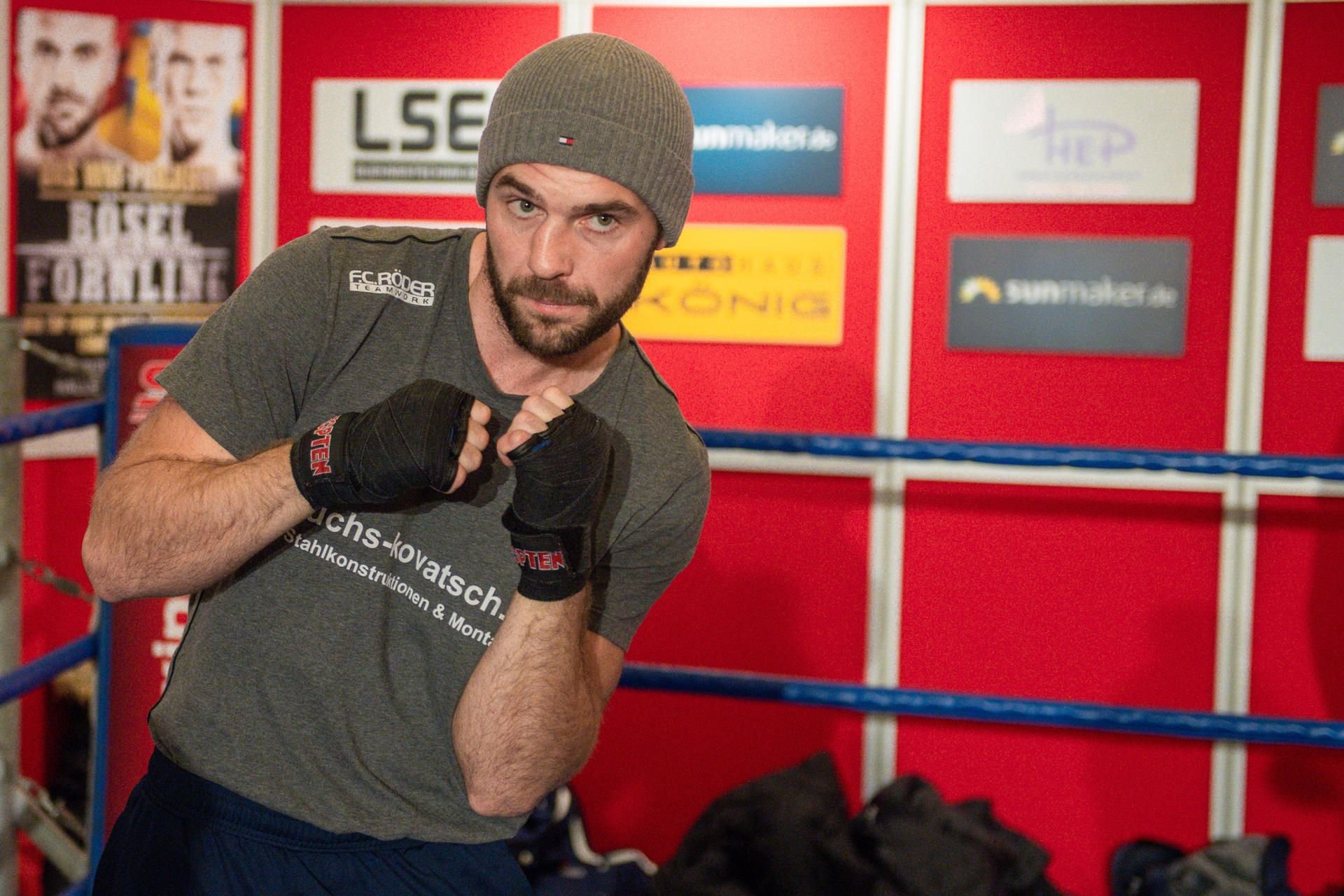 Boxer Dominic Bösel aus Freyburg kann am Samstag in Halle gleich zwei WM-Gürtel erobern.