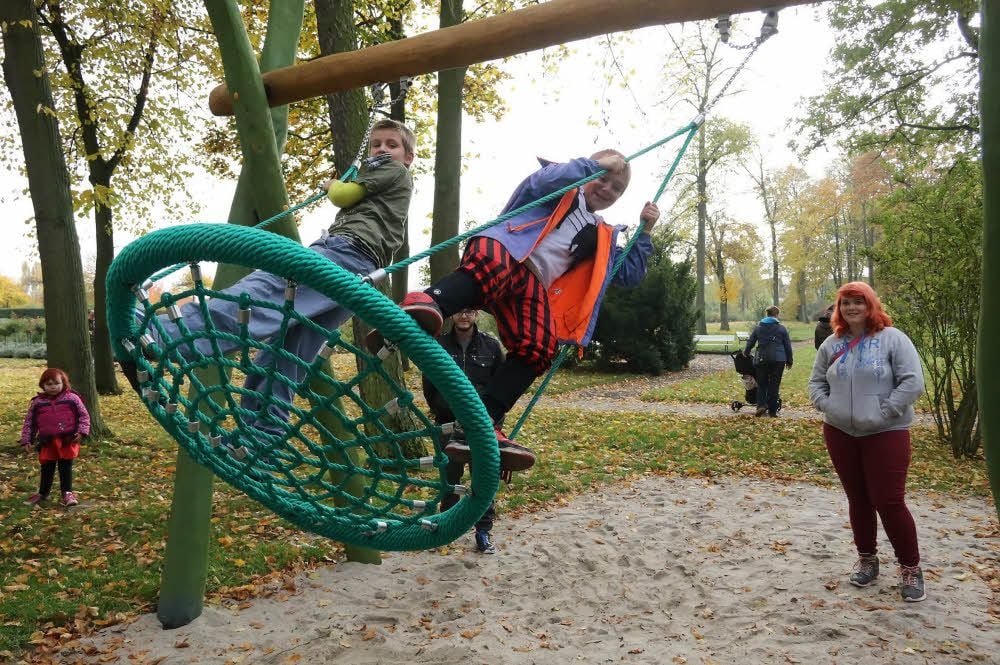 Familie Klaas mit den Kinder Lucy, Florian und Maurice nutzten den Tag der offenen Tür am Montag zu einem Besuch des Rosariums. Der neue Spielplatz erwies sich auch da als Besuchermagnet.