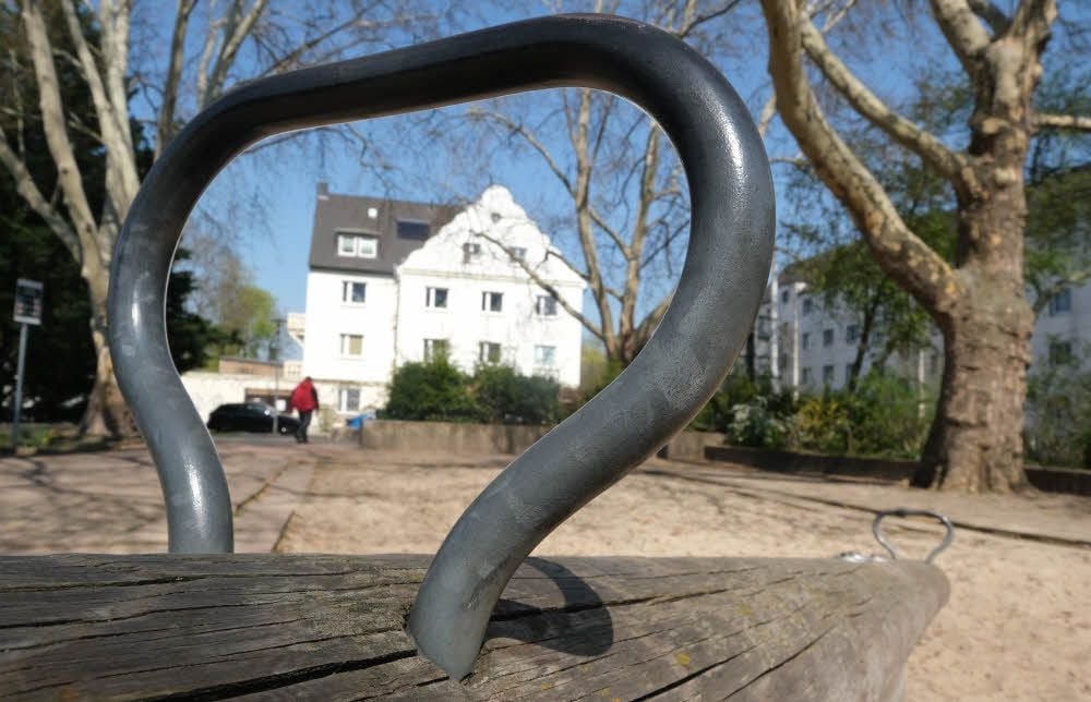 Trostlos: Am Spielplatz am Nordbad gibt es derzeit nur eine Wippe. Aber die Stadt will jetzt investieren.