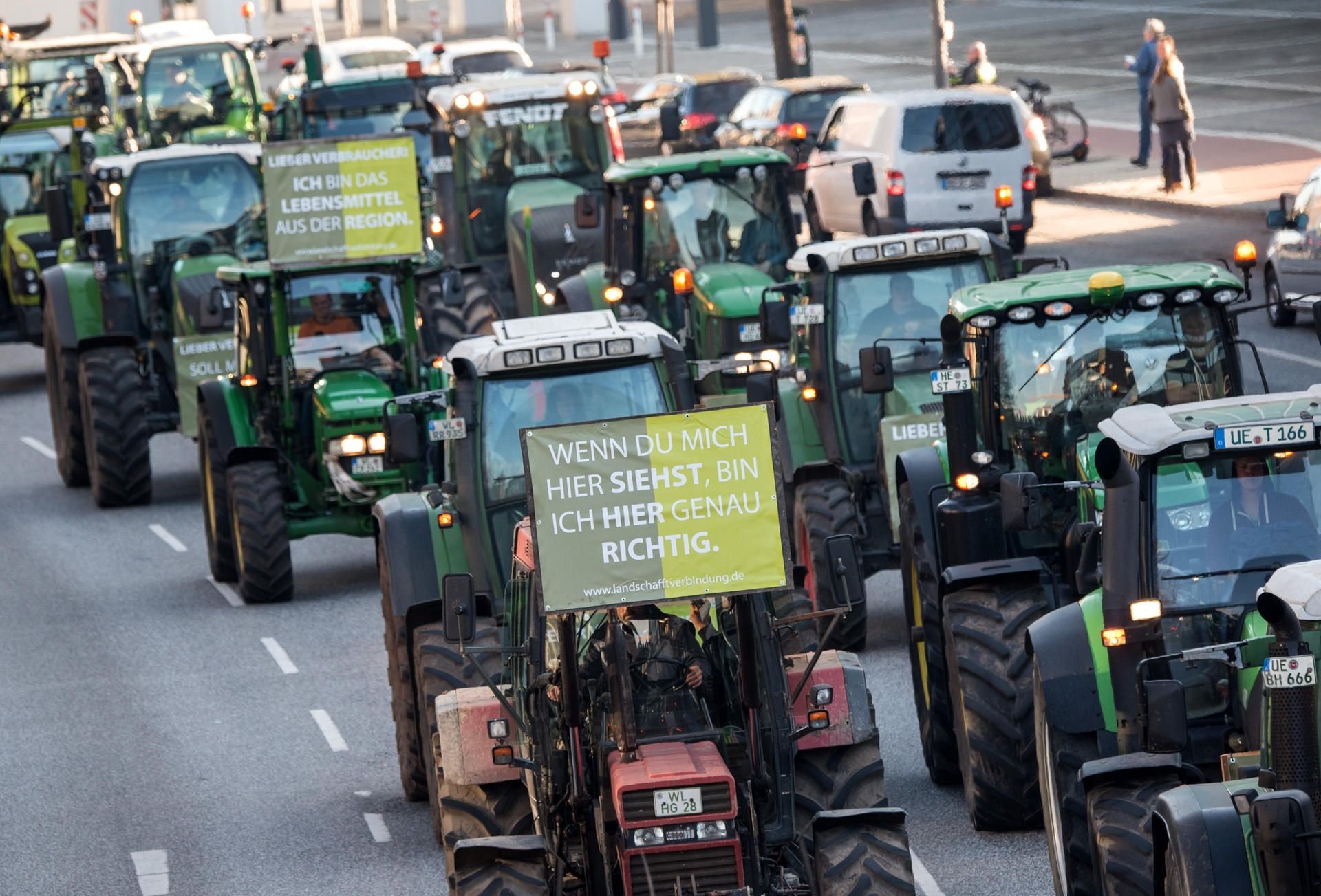 Bis zu 10.000 Landwirte werden mit ihren Traktoren am Dienstag in Berlin erwartet.
