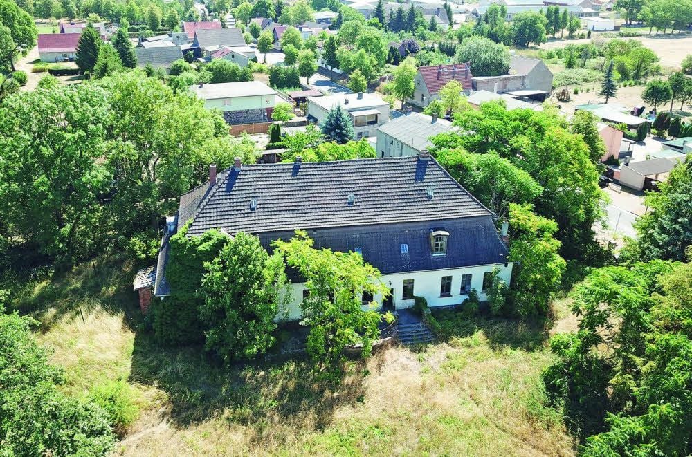 Das Gutshaus in Neeken steht zur Versteigerung.