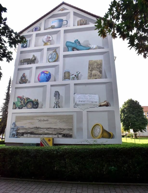 Gemälde auf dem Giebel eines Blockes an der Beuditzstraße/Ecke Max-Lingner-Straße.