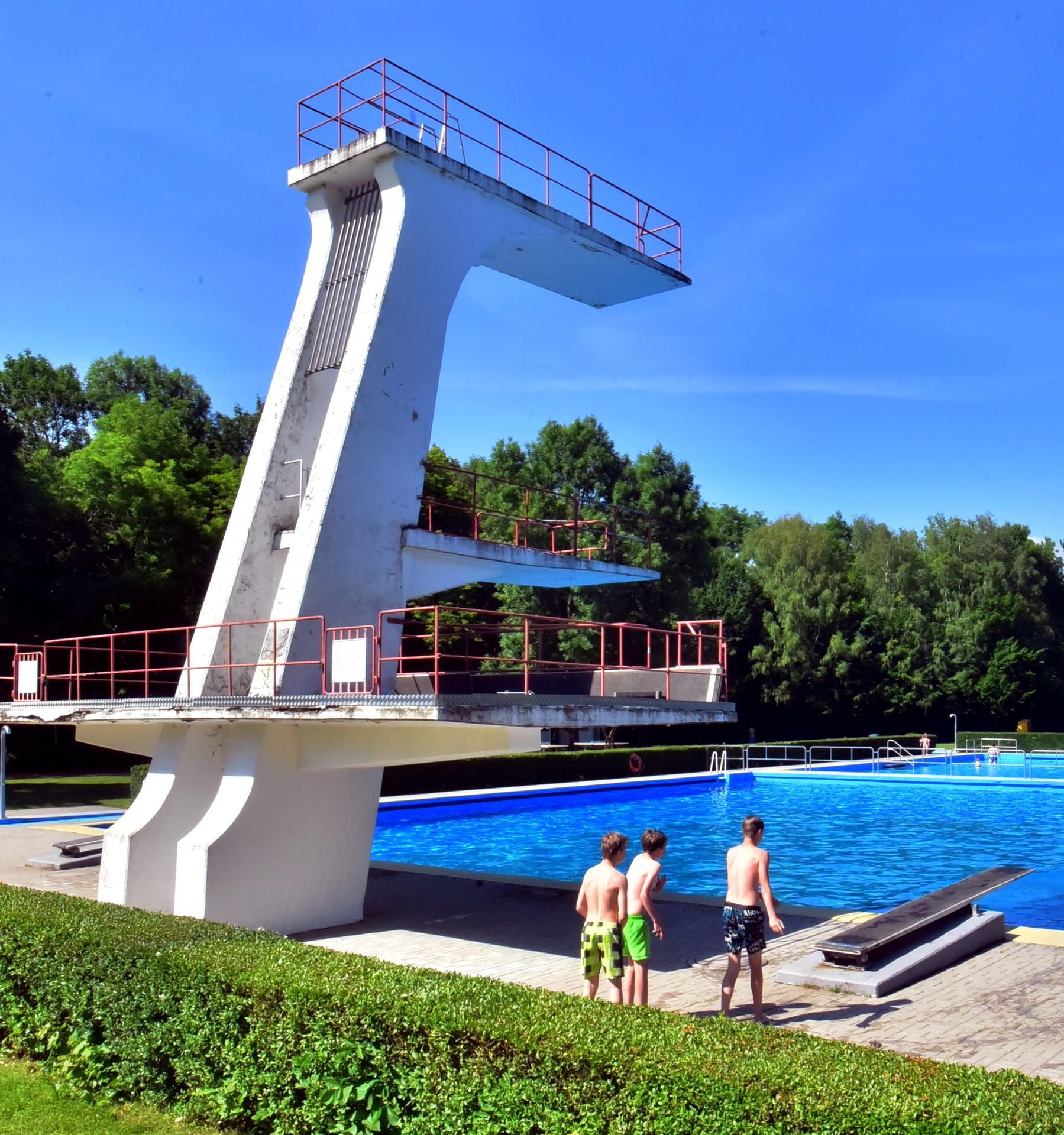 Der Sprungturm im Freibad Weißenfels
