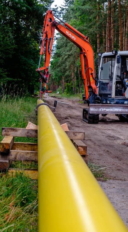 Zwischen Oranienbaum und Jüdenberg haben die Arbeiten zur Verlegung von rund 8 300 Meter Gasleitung begonnen. Die Mitteldeutsche Netzgesellschaft Gas mbH errichtet eine neue Hochdruckleitung.