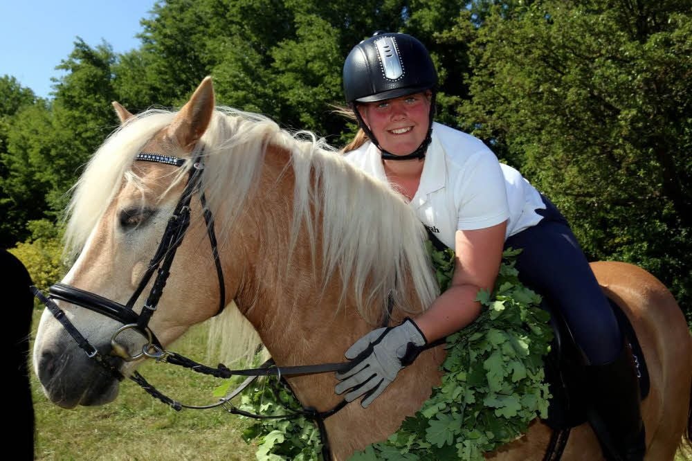 Sarah Schöbel und ihr Haflingerpferd Scirocco sind beste Freunde.