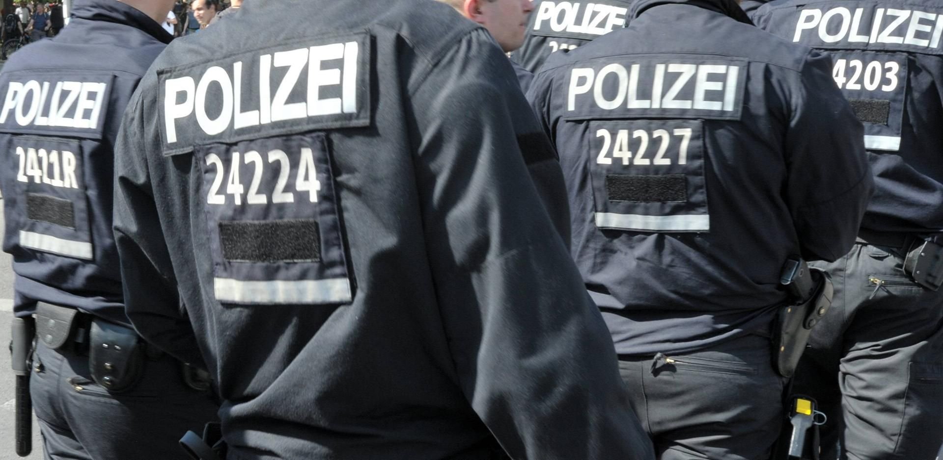 Die Kennzeichnungspflicht für Polizisten in Sachsen-Anhalt bei Großeinsätzen ist zulässig, entschied das Landesverfassungsgericht in Dessau-Roßlau.
