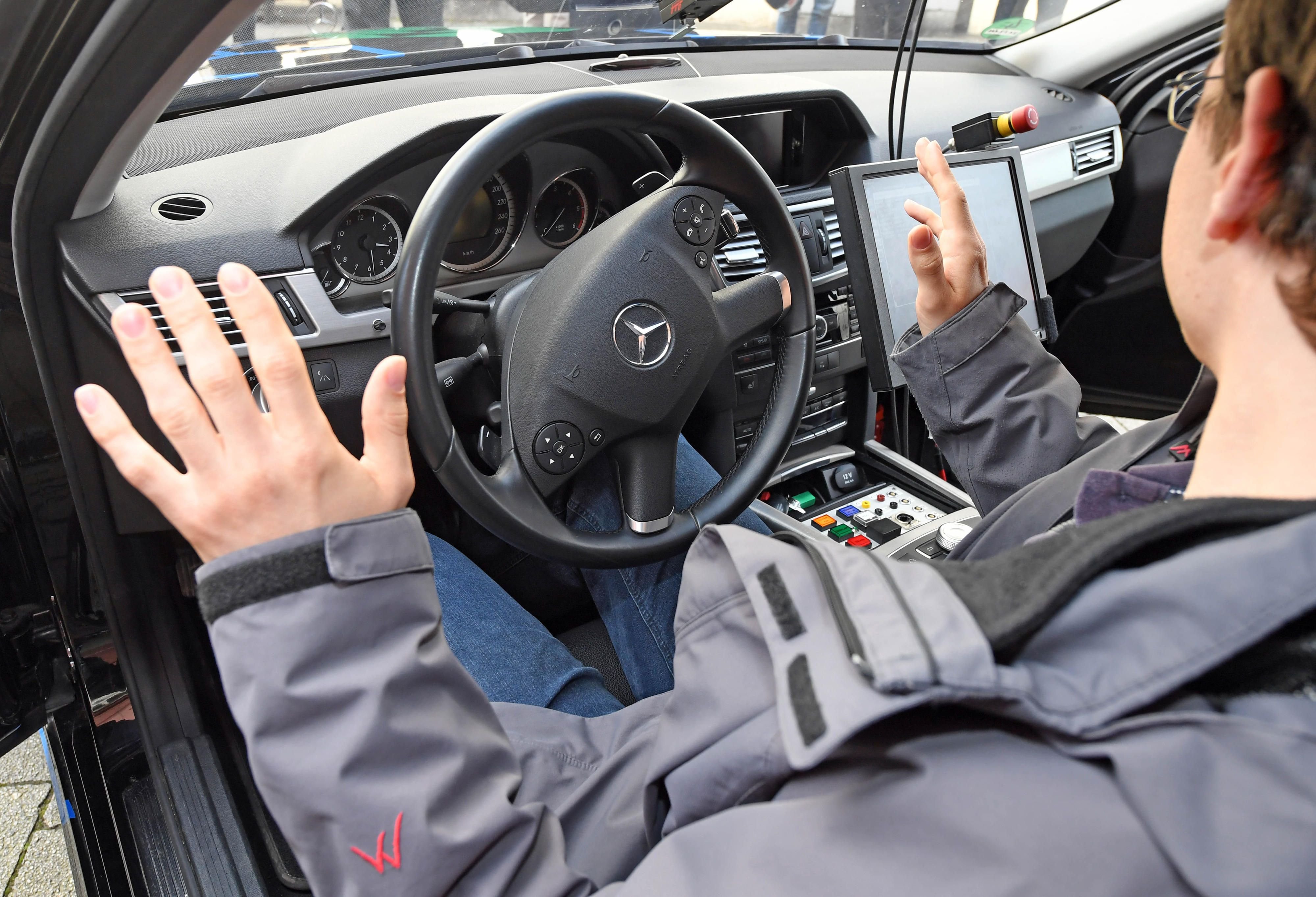 Bald soll dieses Bild nach Verkehrsminister Dobrindt (CSU) keine Seltenheit sein. Ein Entwurf ist zeitnah vorgesehen.