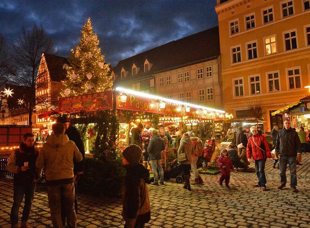 Die Weihnachtsmärkte, wie hier in Aschersleben, laden auch am zweiten Advent ein.
