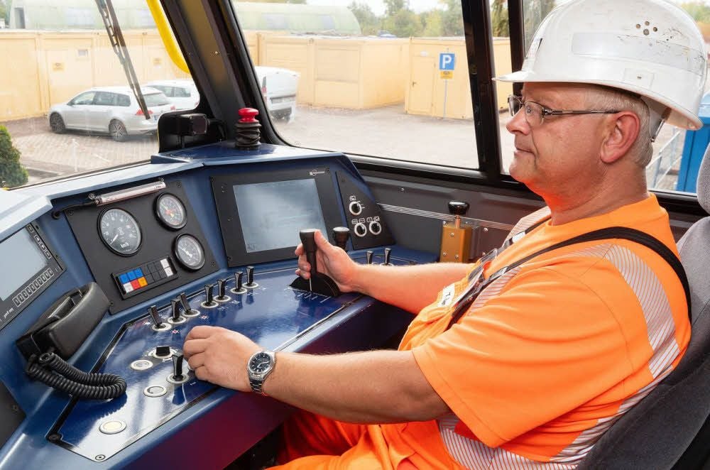 Thomas Kaersten im Führerstand der Lok