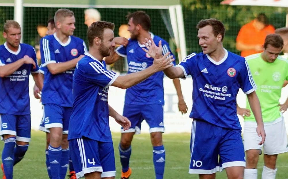 Im letzten Heimspiel hatte Westerhausen, hier Eicke Timpe (li.) und Steffen Hägemann, Grund zum Jubeln. Gegen Ilsenburg auch?