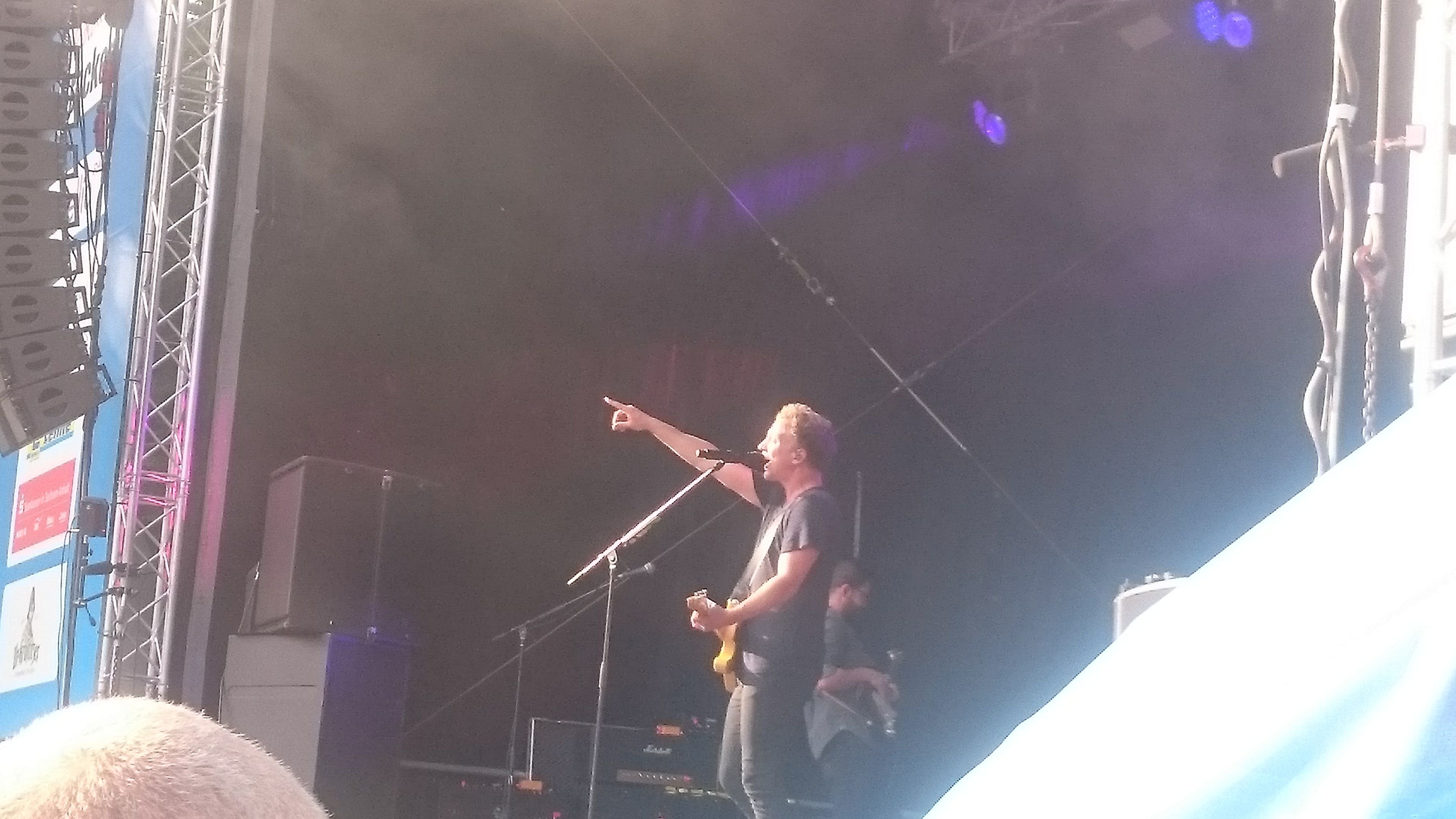 Kreischalarm an der Radio-Brocken-Bühne: Hier spielt Joris.