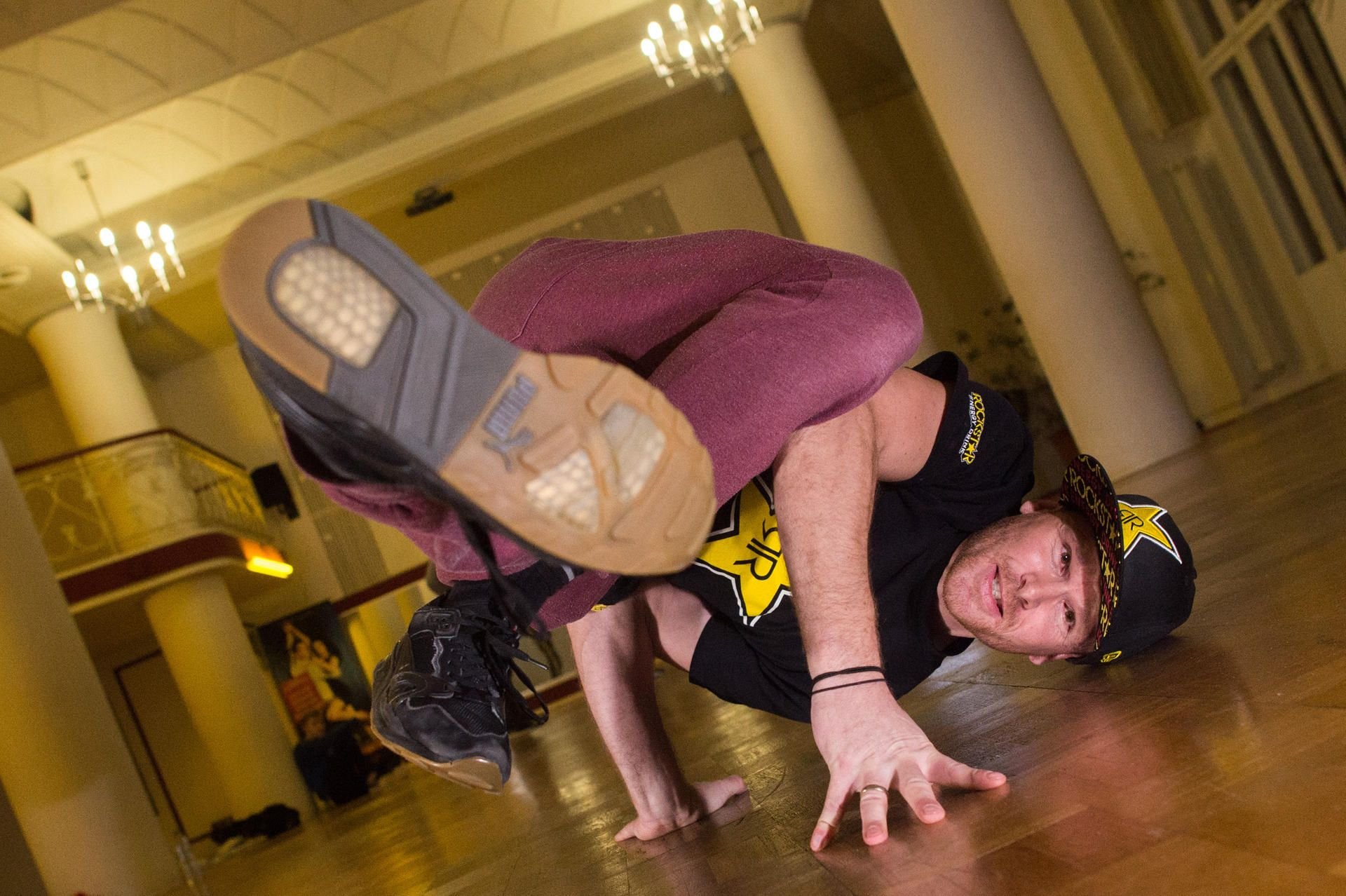 Nils Klebe zeigt in der Movement Dance Academy einen «Freeze». Am 12. März 2017 findet in Magdeburg die Deutsche Meisterschaft im Breakdance statt.