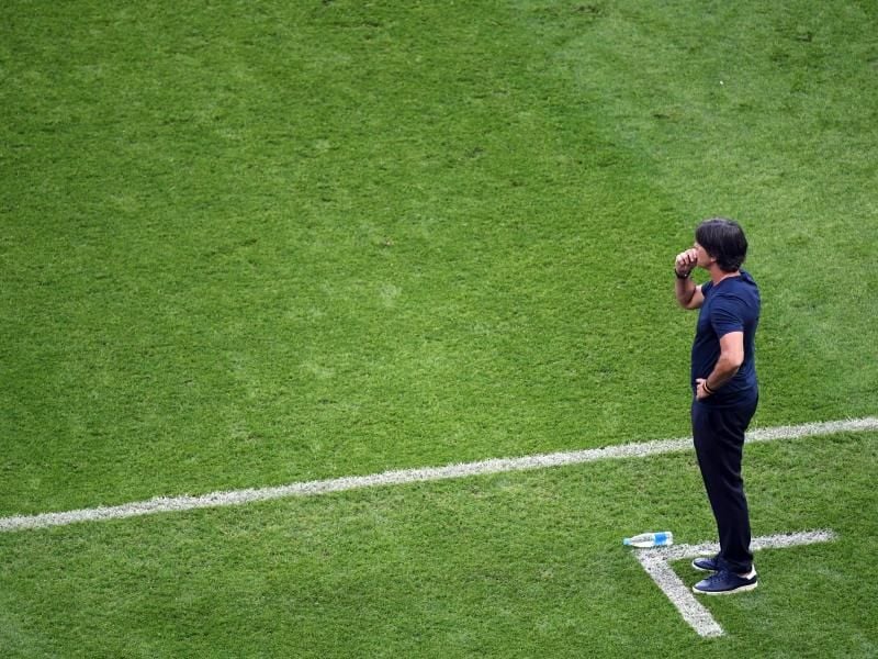 Joachim Löw bleibt Trainer der deutschen Nationalmannschaft und diese im Hinblick auf die WM 2022 umbauen. Foto: Ina Fassbender