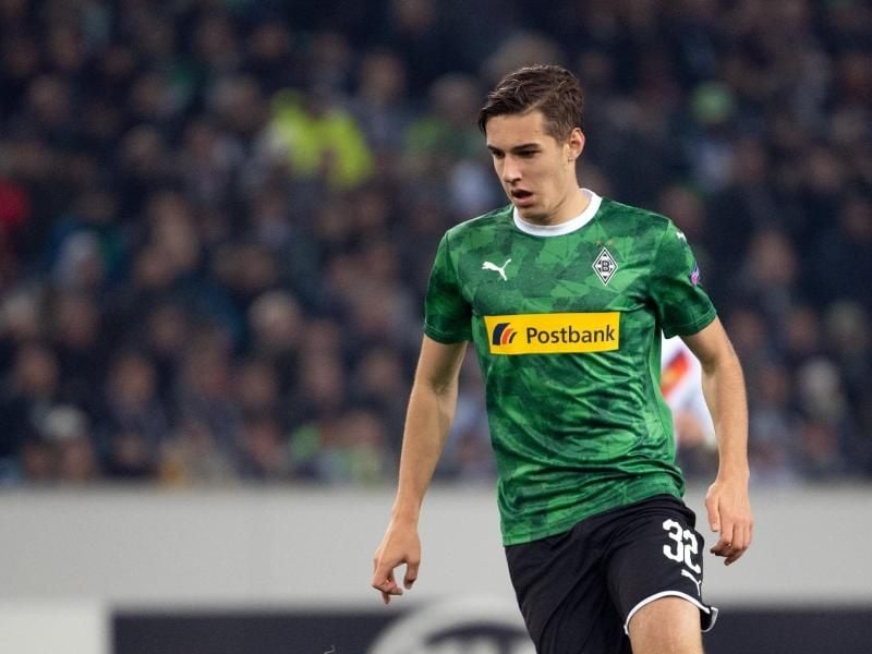 Hat seinen Vertrag bei Borussia Mönchengladbach vorzeitig verlängert: Florian Neuhaus. Foto: Federico Gambarini/dpa