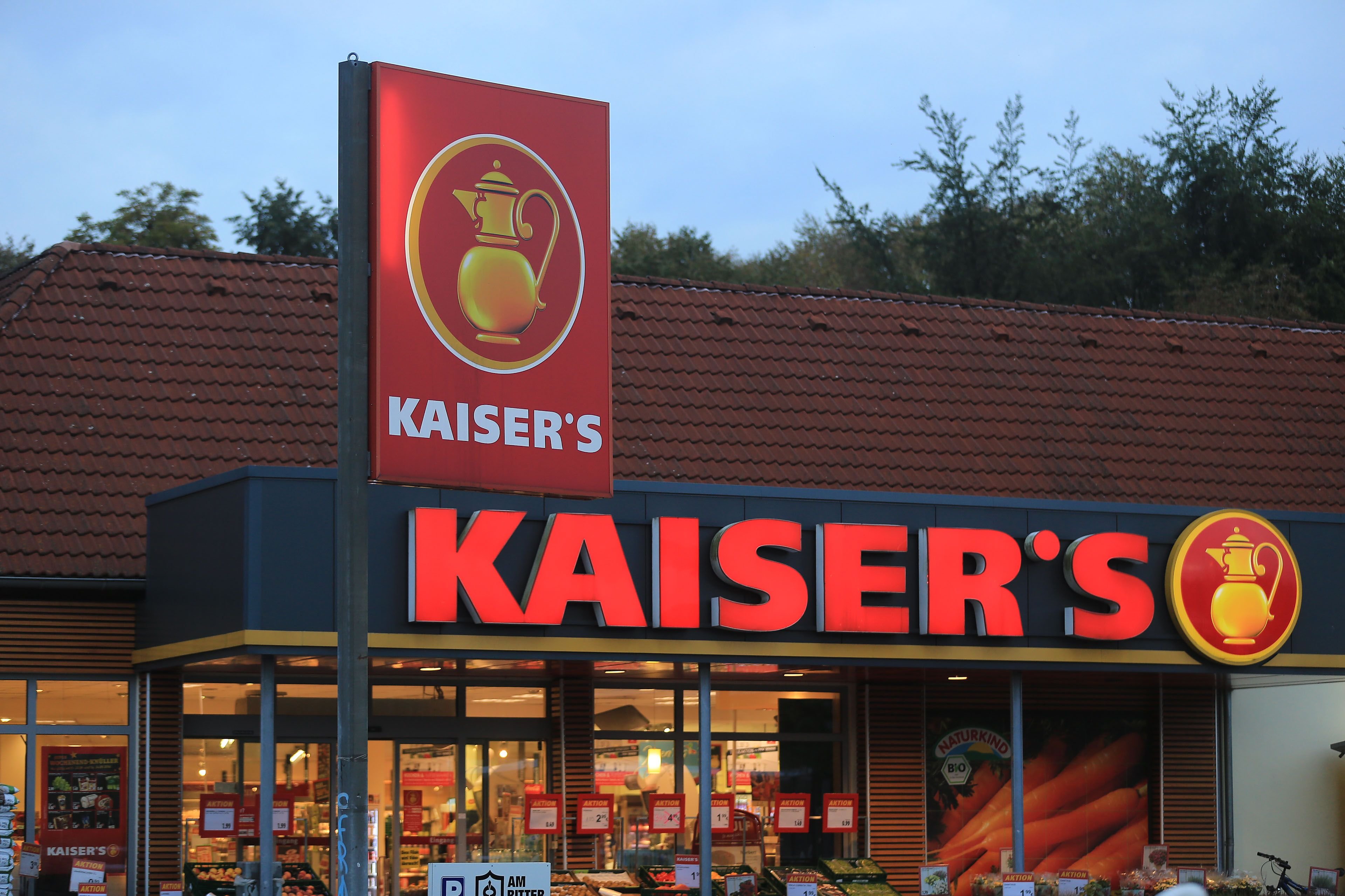 Kaiser's Tengelmann-Eigner Karl-Erivan Haub bezifferte die Arbeitsplatzverluste bei einer Zerschlagung auf bis zu 8.000.