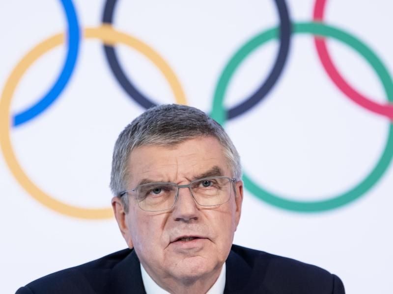 Thomas Bach ist der Präsident des Internationalen Olympischen Komitees (IOC). Foto: Jean-Christophe Bott/KEYSTONE/dpa