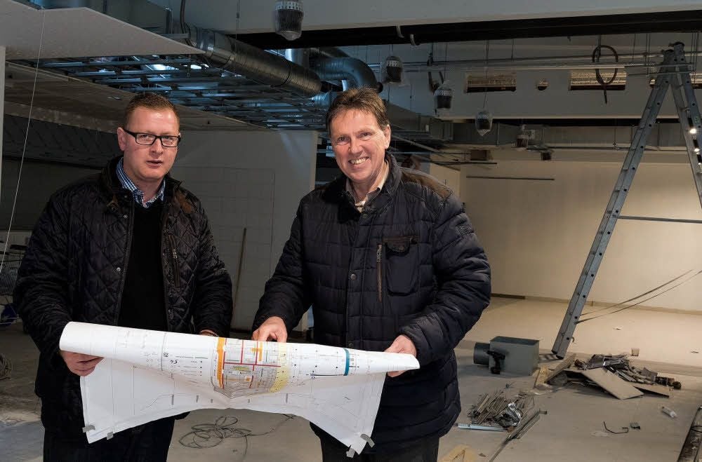 Steffen Kumorowska (l.) und Thomas Seidel bei einer Baubesprechung vor einigen Tagen, als alles noch nach Baustelle aussah.