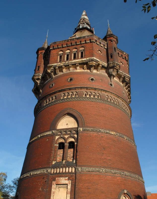 Der Neue Wasserturm ist noch nicht fertig saniert, kann aber wieder genutzt werden.