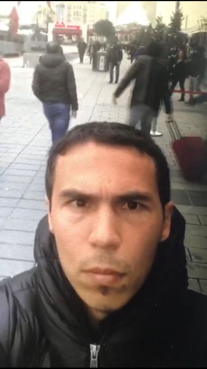 Dieses Fahndungsfoto der türkischen Polizei soll den Hauptverdächtigen des Angriffs auf den Istanbuler Nachtclub zeigen.
