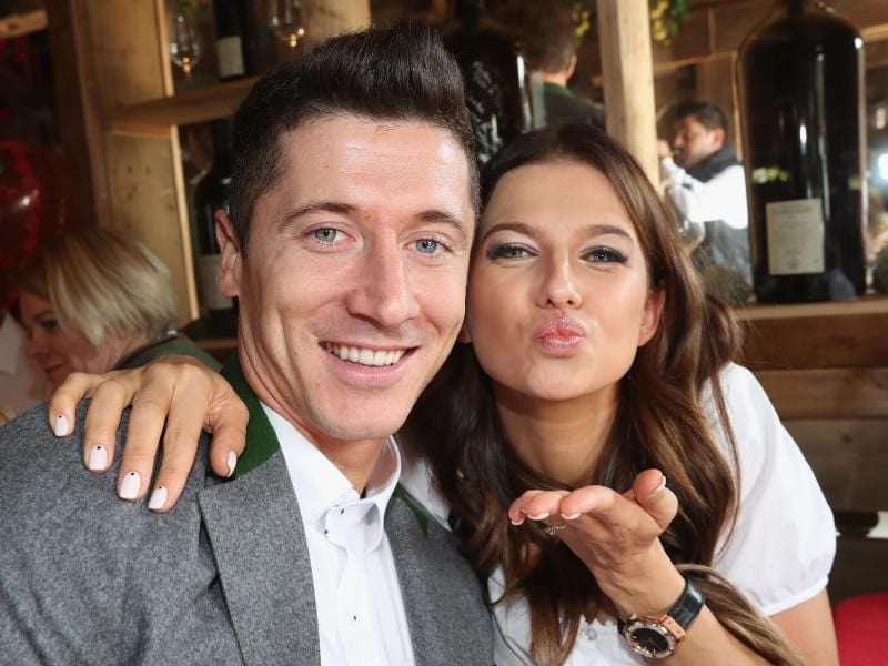 Geschäftstüchtiges Pärchen: Robert Lewandowski und seine Frau Anna Lewandowska auf dem Oktoberfest. Foto: Alexandra Beier