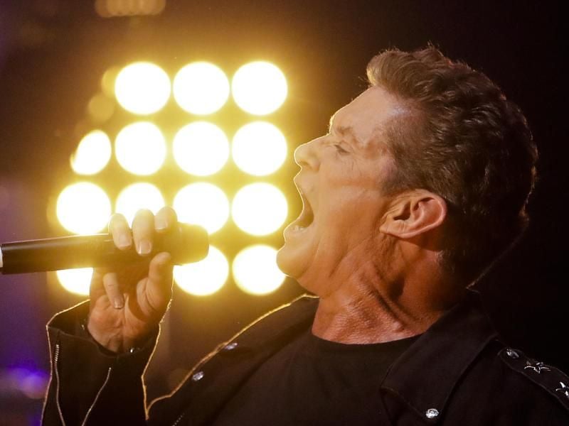 Da war viel Nostalgie dabei: David Hasselhoff wurde im Friedrichstadt-Palast von seinen Fans gefeiert. Foto: Markus Schreiber/AP POOL