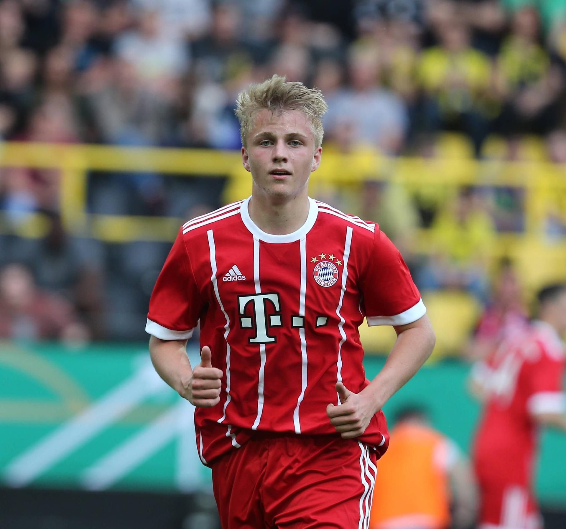 Felix Götze, kleiner Bruder von Weltmeister Mario, hat beim FC Bayern München unterschrieben.