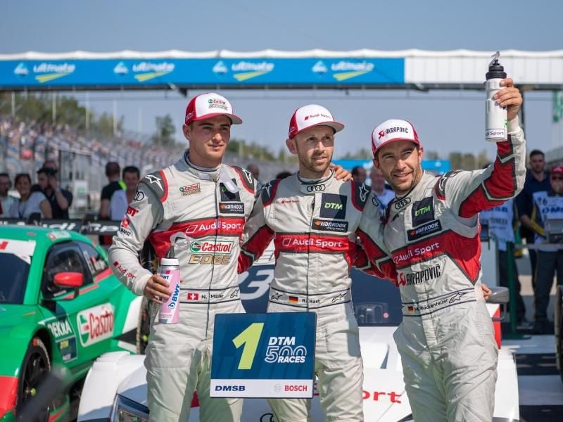 In Feierlaune: Die Audi-Piloten Rene Rast (M) , Nico Müller (l) und Mike Rockenfeller. Foto: Monika Skolimowska