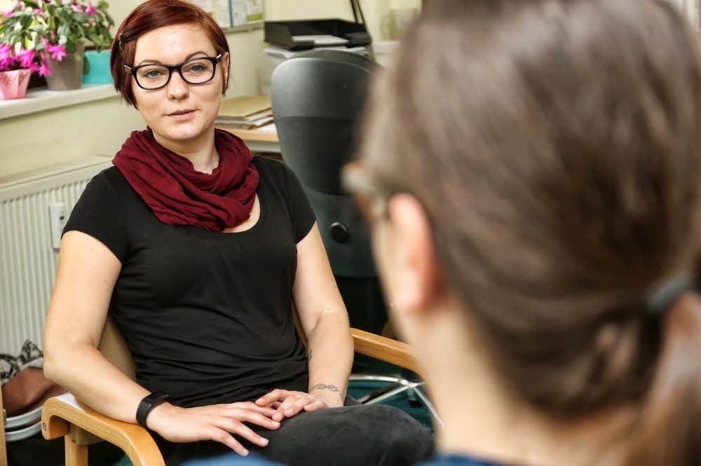 Nancy Otto, Beraterin der Sucht- und Drogenberatungsstellen in Hettstedt, Eisleben und Sangerhausen, kurz „drobs“, im Beratungsgespräch