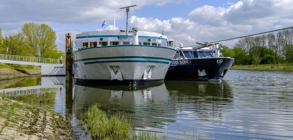 Zwei Schiffe dürfen im Wittenberger Hafen nebeneinander liegen, drei aber nicht.
