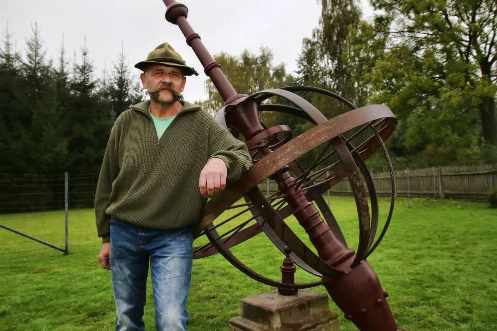 Bernd Ungefroren an seinem Ufo.