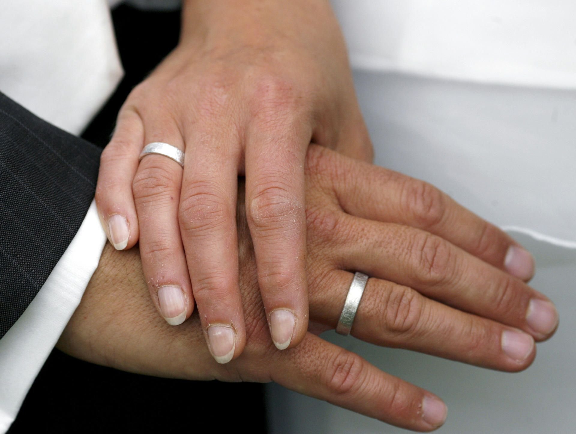 Fiese Rache Frau Stellt Betr Gerischen Verlobten Vor Altar Blo