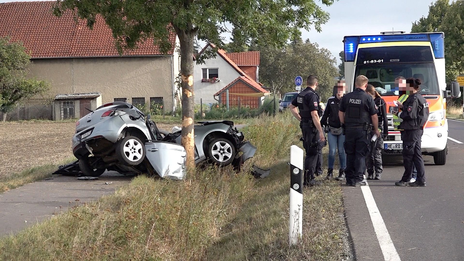 Auf der B244 in Niedersachsen ist am Dienstag ein Mann aus Sachsen-Anhalt bei einem Unfall gestorben.