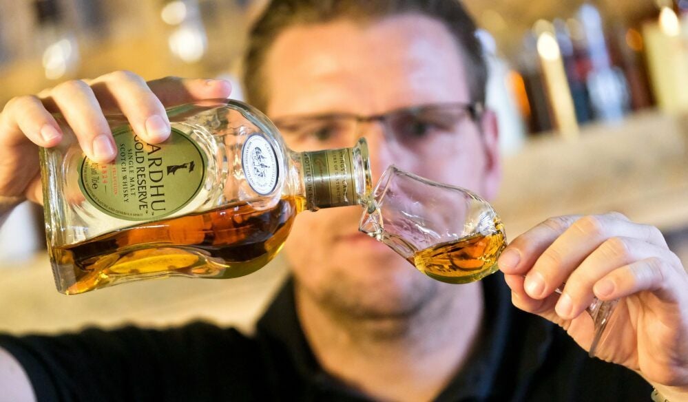 Daniel Weimann betreibt erfolgreich eine Whisky-Bar.