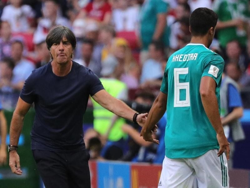 Sami Khedira (r) konnte dem Spiel gegen Südkorea nicht seinen Stempel aufdrücken. Foto: Christian Charisius