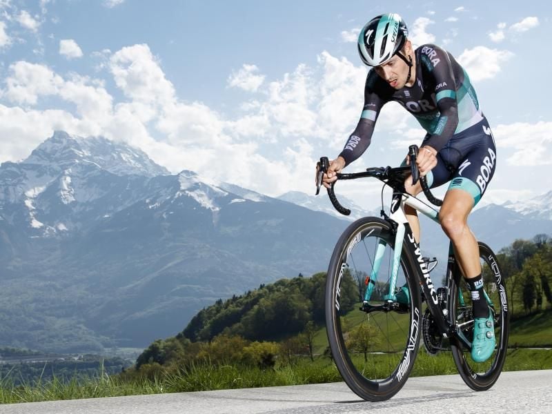 Hat in den italienischen Alpen wieder das Training aufgenommen: Emanuel Buchmann. Foto: Valentin Flauraud/KEYSTONE/dpa