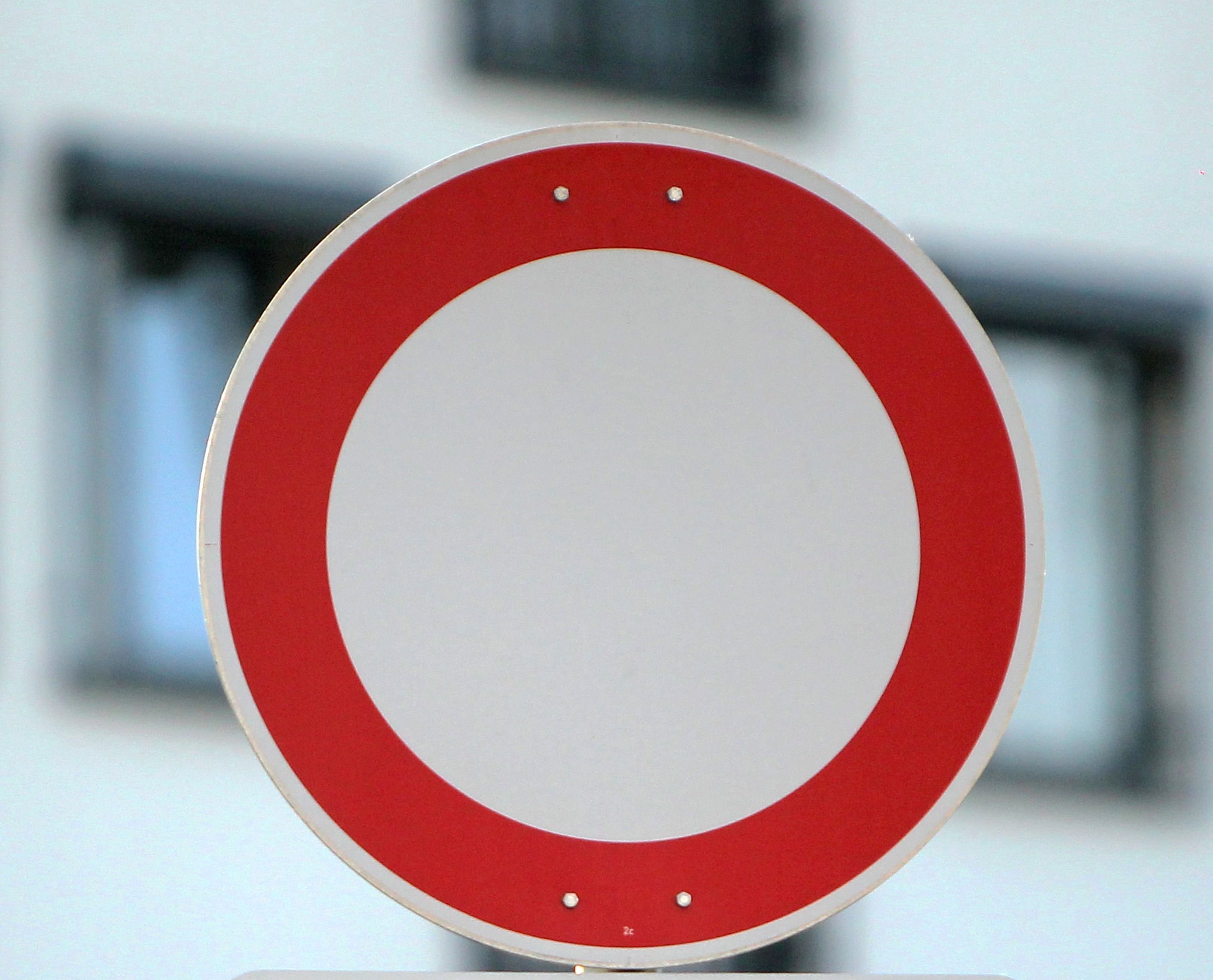 Das Verkehrszeichen 250 bedeutet: Verbot für Fahrzeuge aller Art