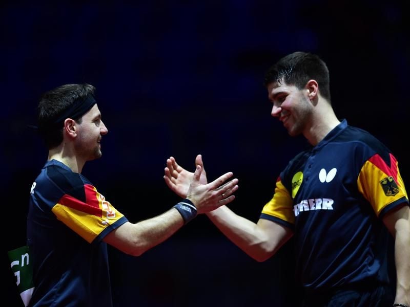 Patrick Franziska (r) ist im Doppel mit Timo Boll eine Medaille zuzutrauen. Foto: Lu Yang/XinHua