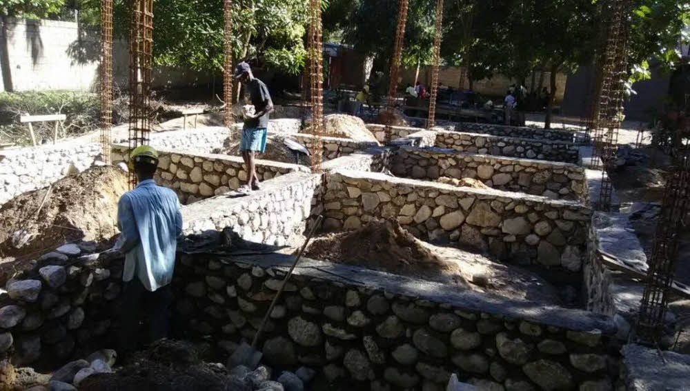 Auf diesem Grund in Jacmel bauen die Dessauer Studenten eine moderne Krankenstation.